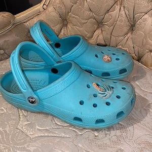 CROCS *TURQUOISE* WITH BEACH CHARMS INCLUDED